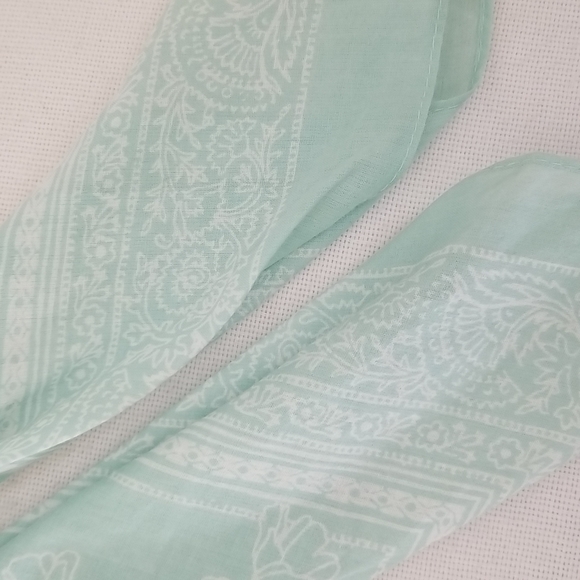 New American Eagle Green Floral Scrunchie Bandana Set - Picture 2 of 4